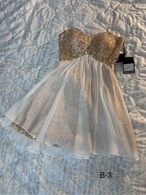 La Femme 19452 NWT White Gold Sequin Strapless Cocktail Dress Size 2